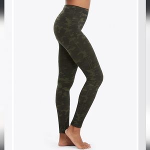 LikeNew! Spanx Look At Me Now Seamless High Rise Camo Leggings